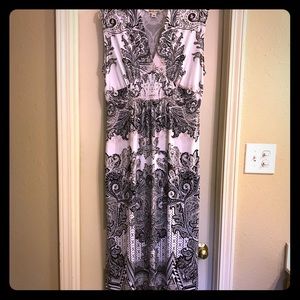 Sweet maxi dress which could be dressed up/down.